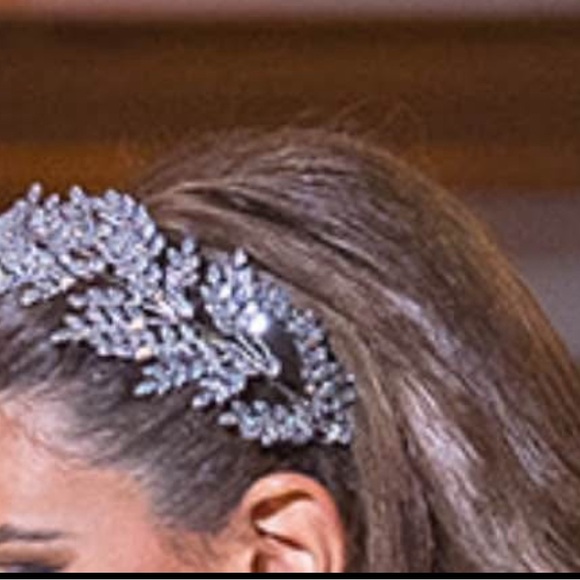 Swarovski Silver Crystal Leaf Hairpiece main image 4